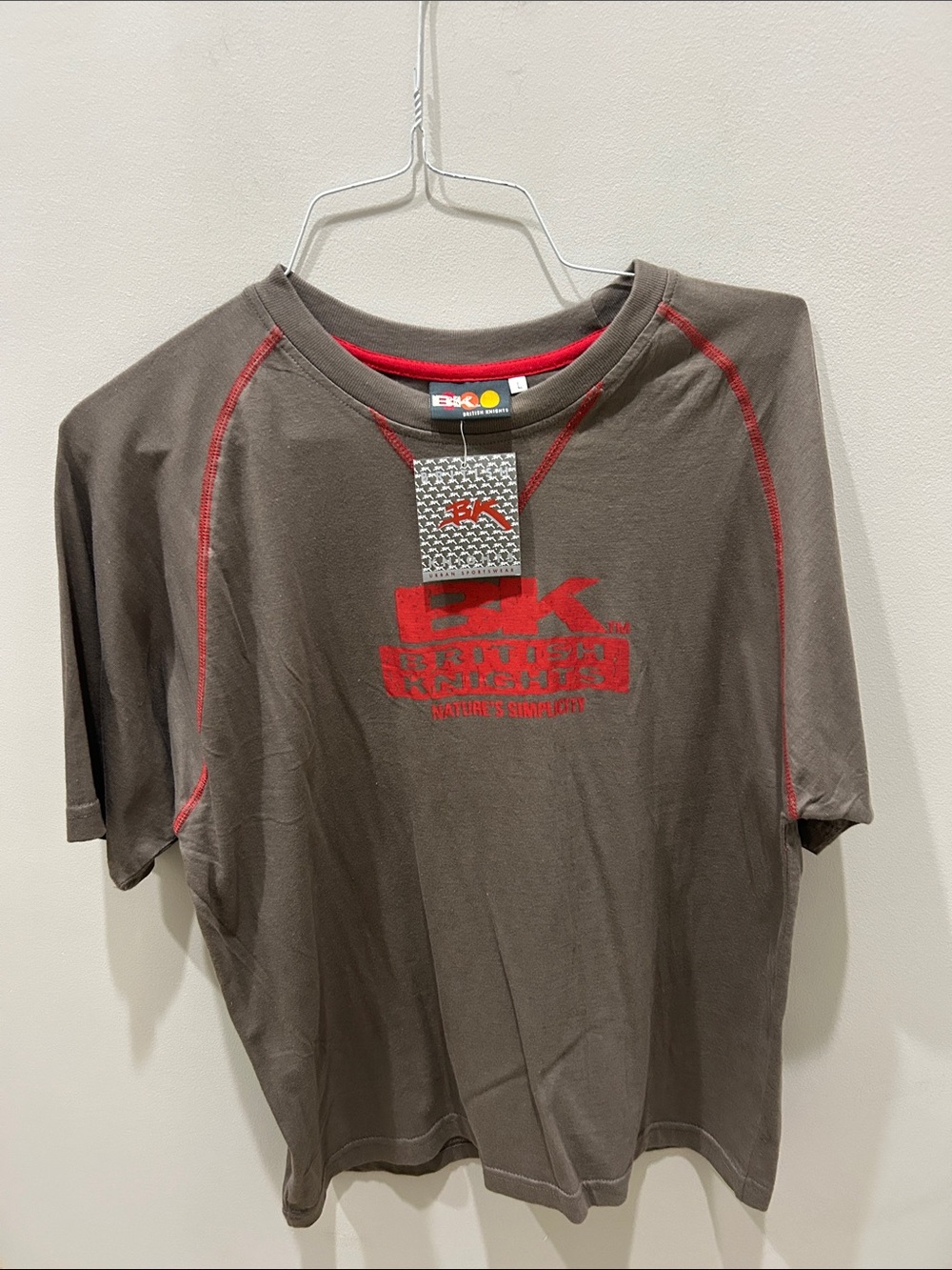 Men’s Short Sleeve Crewneck T‑Shirt in Brown with Red Accent